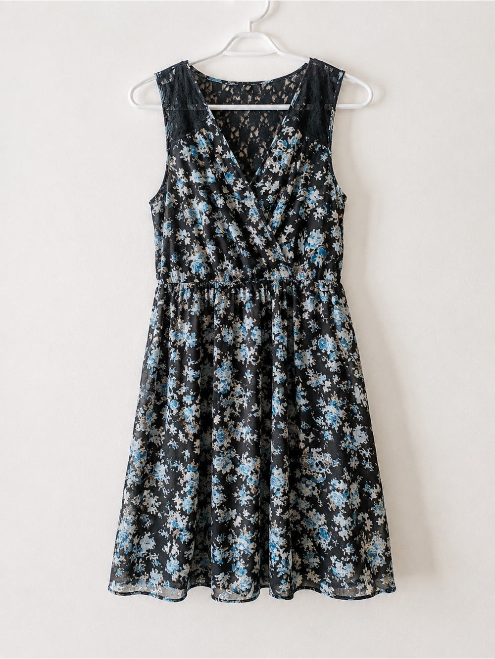 Vero Moda Floral dress with lace back detailing